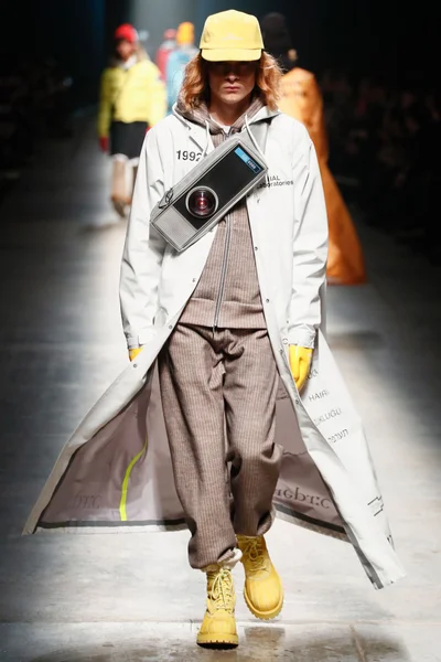 Look 19